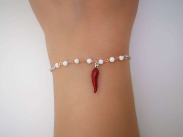 Red lucky horn srebrna narukvica