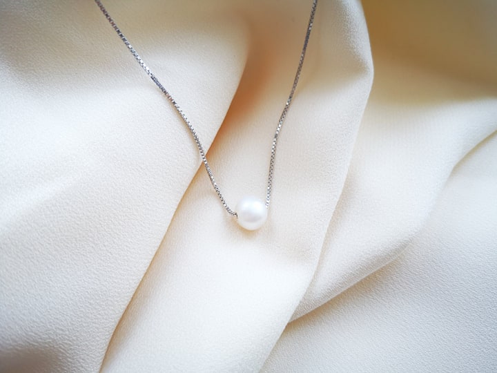 Classy pearl srebrna ogrlica