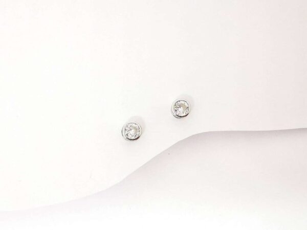 Cirkon okrugle srebrne naušnice 5 mm