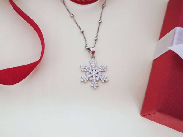 Snowflake srebrna ogrlica